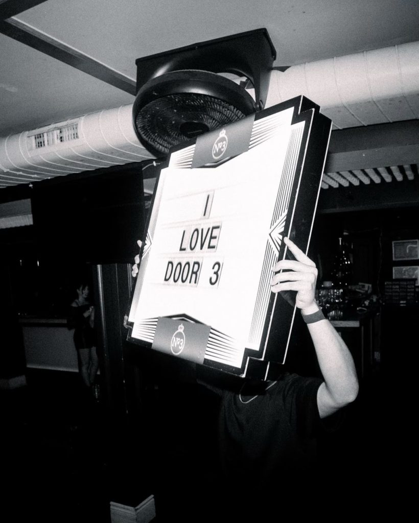 BOTTLE SIGN - I LOVE DOOR 3