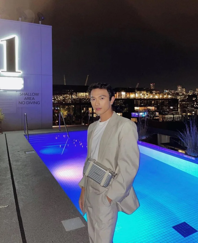 Harriets Rooftop in Toronto with CN Tower and Skyline Views Bottle Service and Reservations