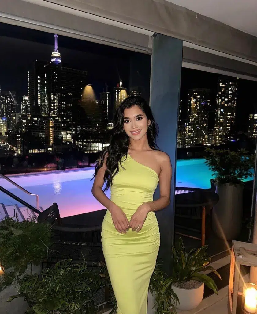 Harriets Rooftop in Toronto with CN Tower and Skyline Views Bottle Service and Reservations